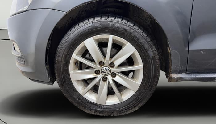 2015 Volkswagen Polo COMFORTLINE 1.2L, Petrol, Manual, 1,10,848 km, Left Front Wheel
