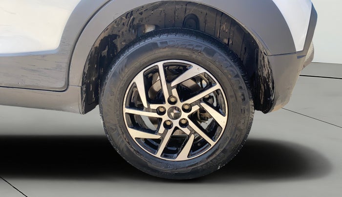 2024 Mahindra XUV 3XO AX5 1.2 L TCMPFI AT, Petrol, Automatic, 41,138 km, Left Rear Wheel