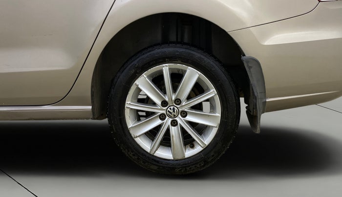 2017 Volkswagen Vento HIGHLINE PETROL AT, Petrol, Automatic, 75,987 km, Left Rear Wheel