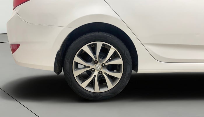 2017 Hyundai Verna 1.6 VTVT SX, Petrol, Manual, 60,315 km, Right Rear Wheel