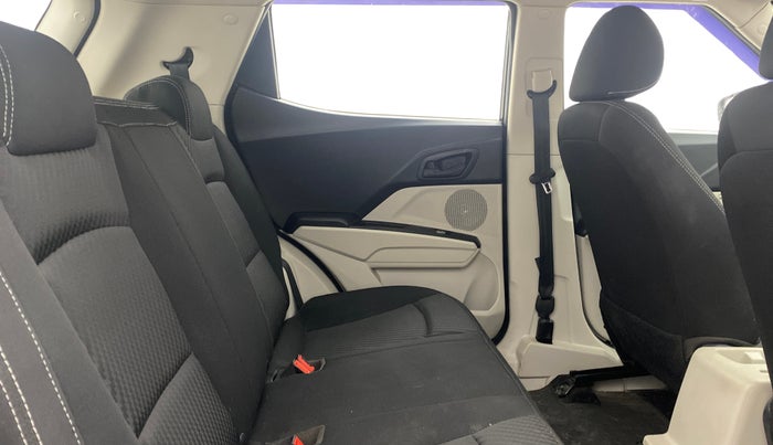 2022 Mahindra XUV300 W4 1.2 PETROL, Petrol, Manual, 38,721 km, Right Side Rear Door Cabin