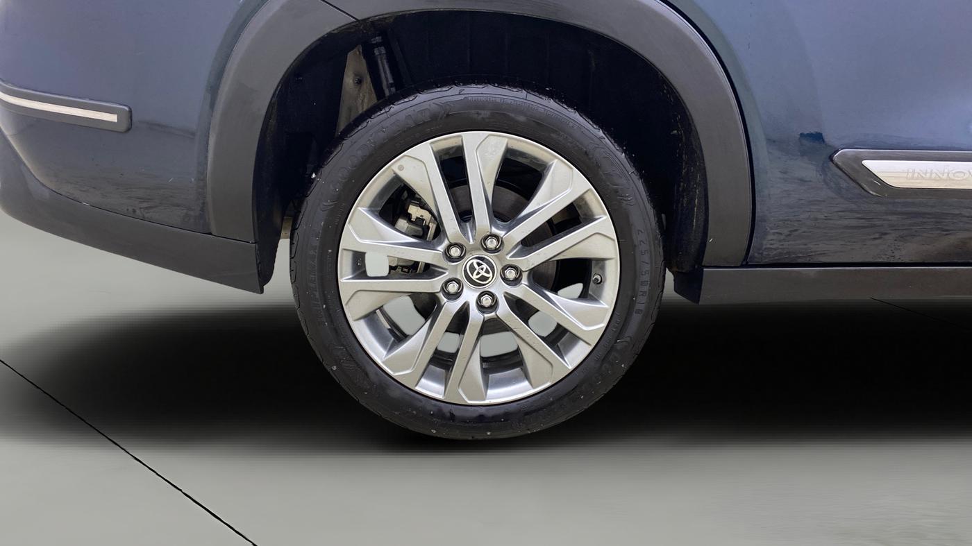 2024 Toyota INNOVA HYCROSS ZX HYBRID 7 STR, Hybrid, Automatic, 3,625 km, Right Rear Wheel