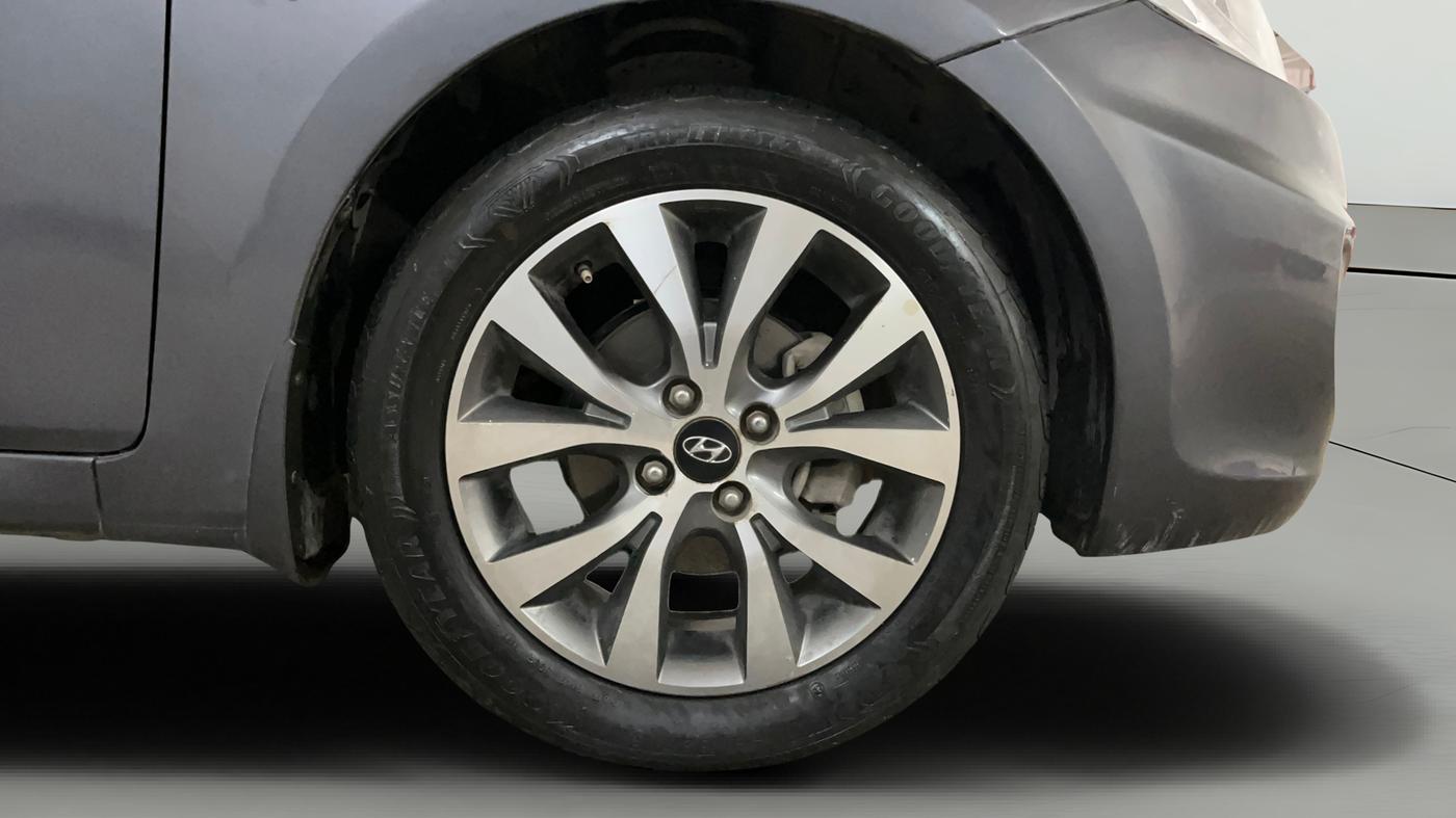 2014 Hyundai Verna FLUIDIC 1.6 VTVT SX, Petrol, Manual, 65,115 km, Right Front Wheel