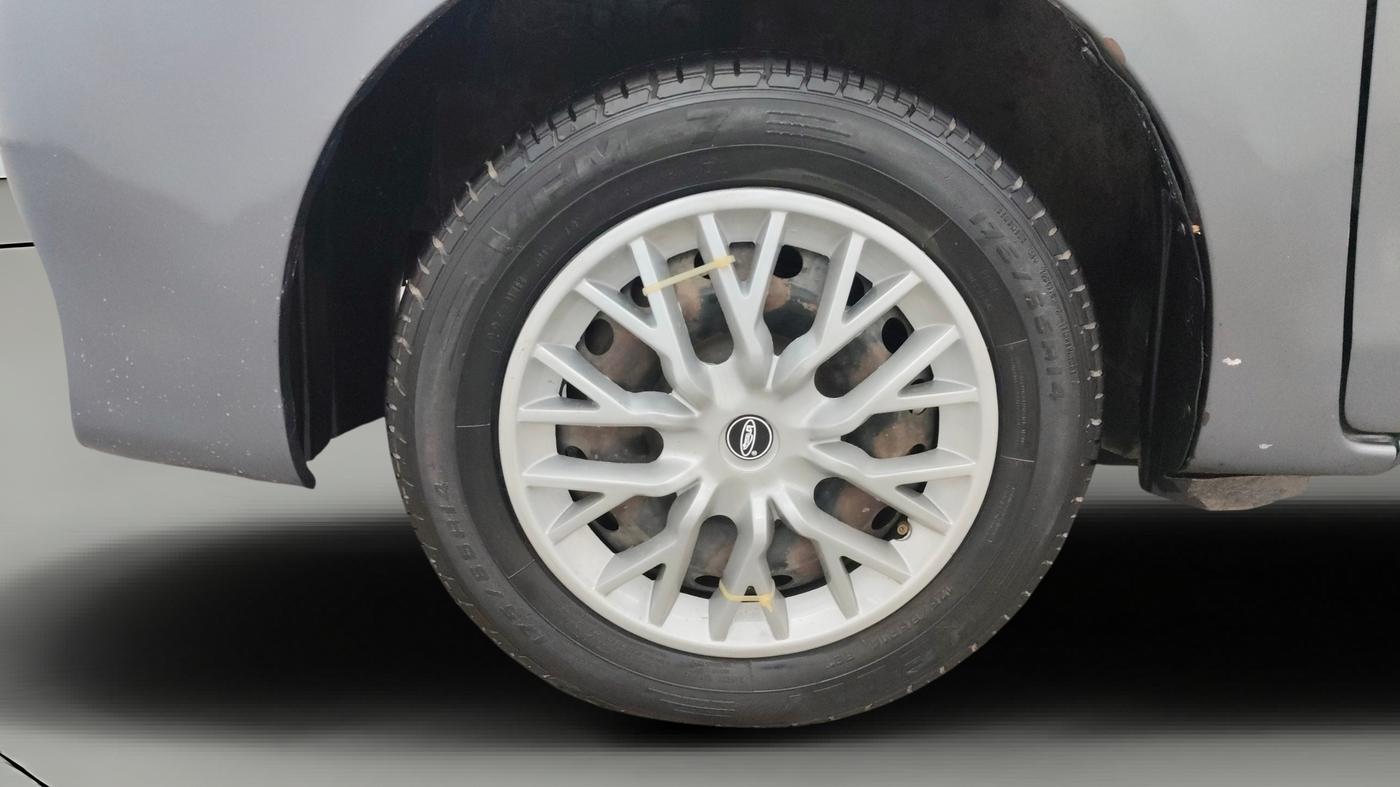 2013 Toyota Etios Liva G, Petrol, Manual, 65,995 km, Left Front Wheel