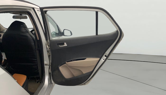 2015 Hyundai Grand i10 SPORTZ 1.2 KAPPA VTVT, CNG, Manual, 1,23,429 km, RHS Rear Door