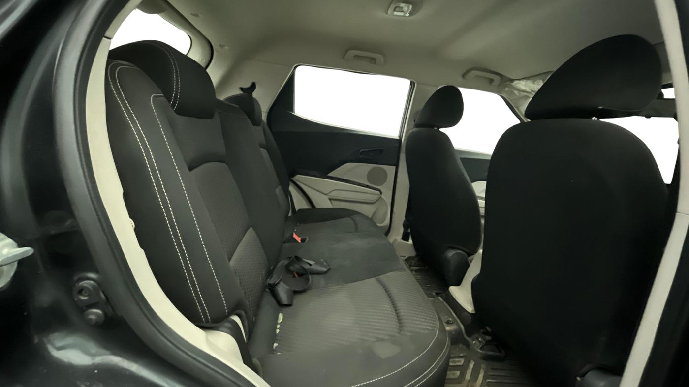 2021 Mahindra XUV300 W4 1.2 PETROL, Petrol, Manual, 63,929 km, Right Side Rear Door Cabin