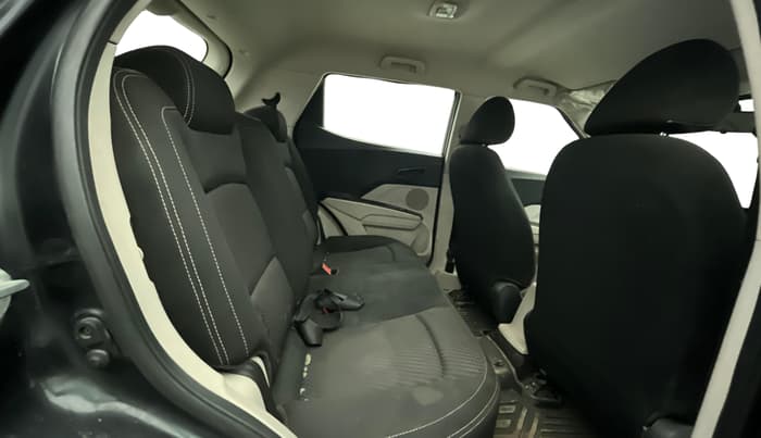 2021 Mahindra XUV300 W4 1.2 PETROL, Petrol, Manual, 63,929 km, Right Side Rear Door Cabin
