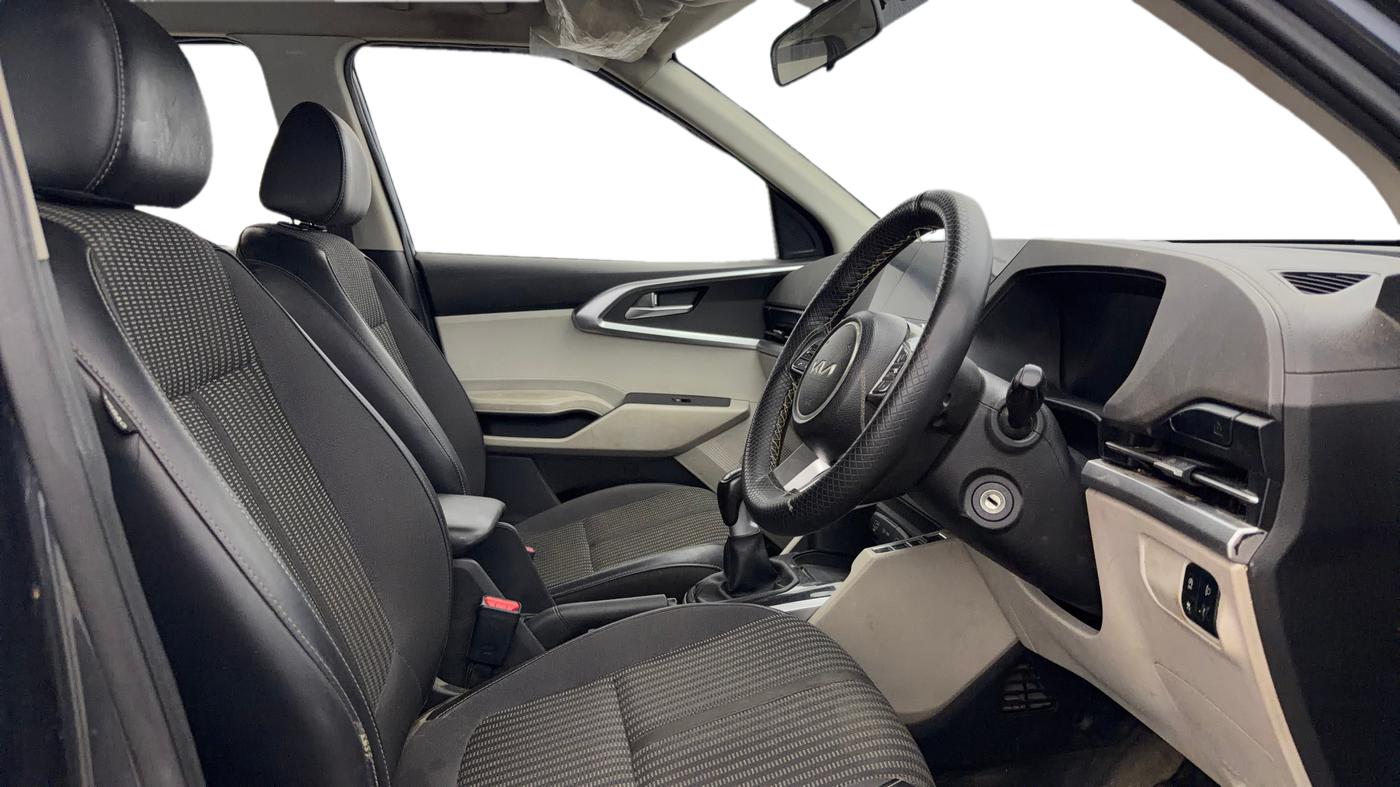 2023 KIA CARENS PRESTIGE 1.5 DIESEL IMT 7 STR, Diesel, Manual, 84,462 km, Right Side Front Door Cabin