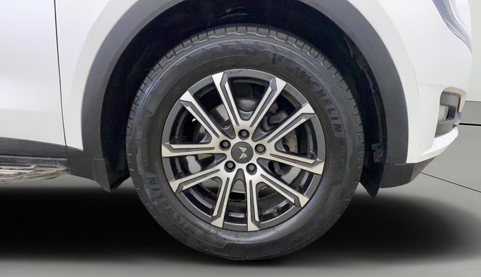 2023 Mahindra XUV700 AX 7 LUXURY D AWD AT 7 STR, Diesel, Automatic, 76,365 km, Right Front Wheel