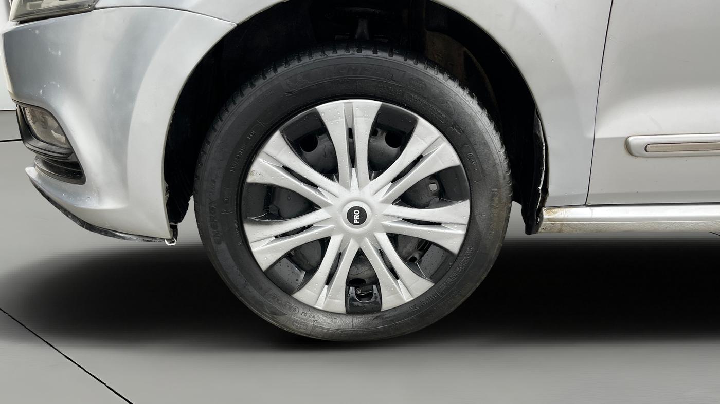 2014 Volkswagen Polo COMFORTLINE 1.5L, Diesel, Manual, 86,266 km, Left Front Wheel