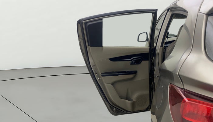 2017 Mahindra Kuv100 K4 6 STR, Petrol, Manual, 91,898 km, LHS Rear Door