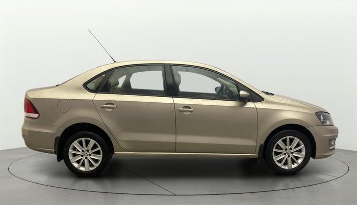 2015 Volkswagen Vento HIGHLINE 1.6 MPI, Petrol, Manual, 1,27,839 km, Right Side View