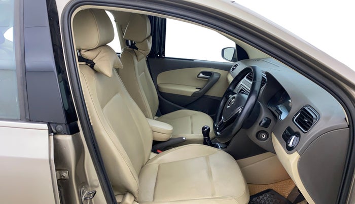 2016 Volkswagen Vento HIGHLINE 1.6 MPI, Petrol, Manual, 1,02,598 km, Right Side Front Door Cabin