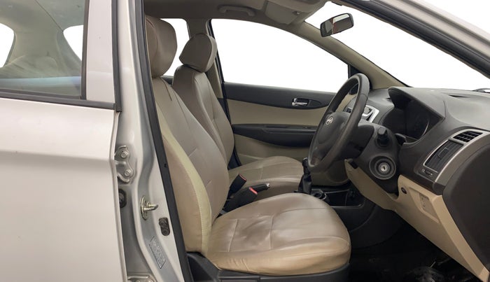 2013 Hyundai i20 MAGNA 1.2, Petrol, Manual, 78,625 km, Right Side Front Door Cabin