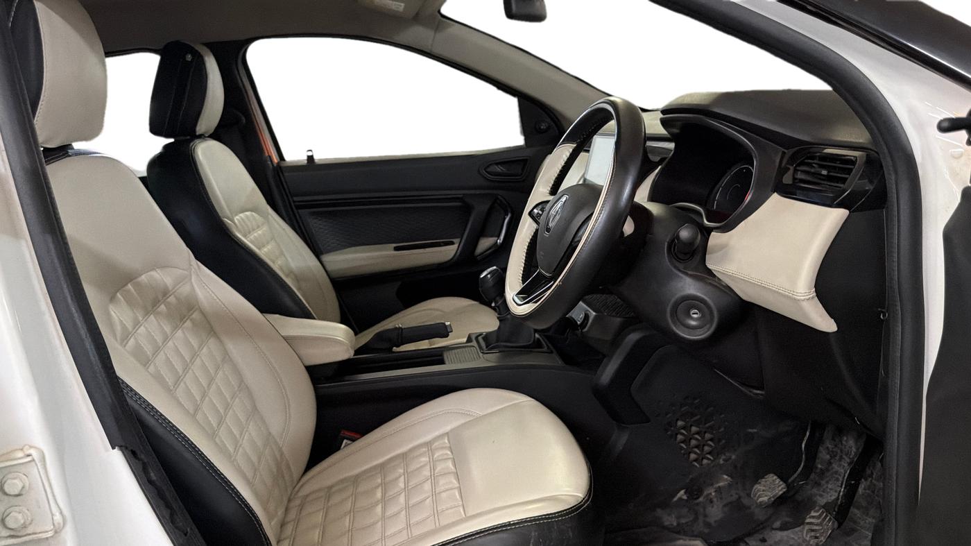 2022 Renault Kiger RXE MT, Petrol, Manual, 20,619 km, Right Side Front Door Cabin