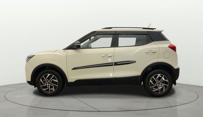 2023 Mahindra XUV300 W8 1.2 PETROL, Petrol, Manual, 28,310 km, Left Side