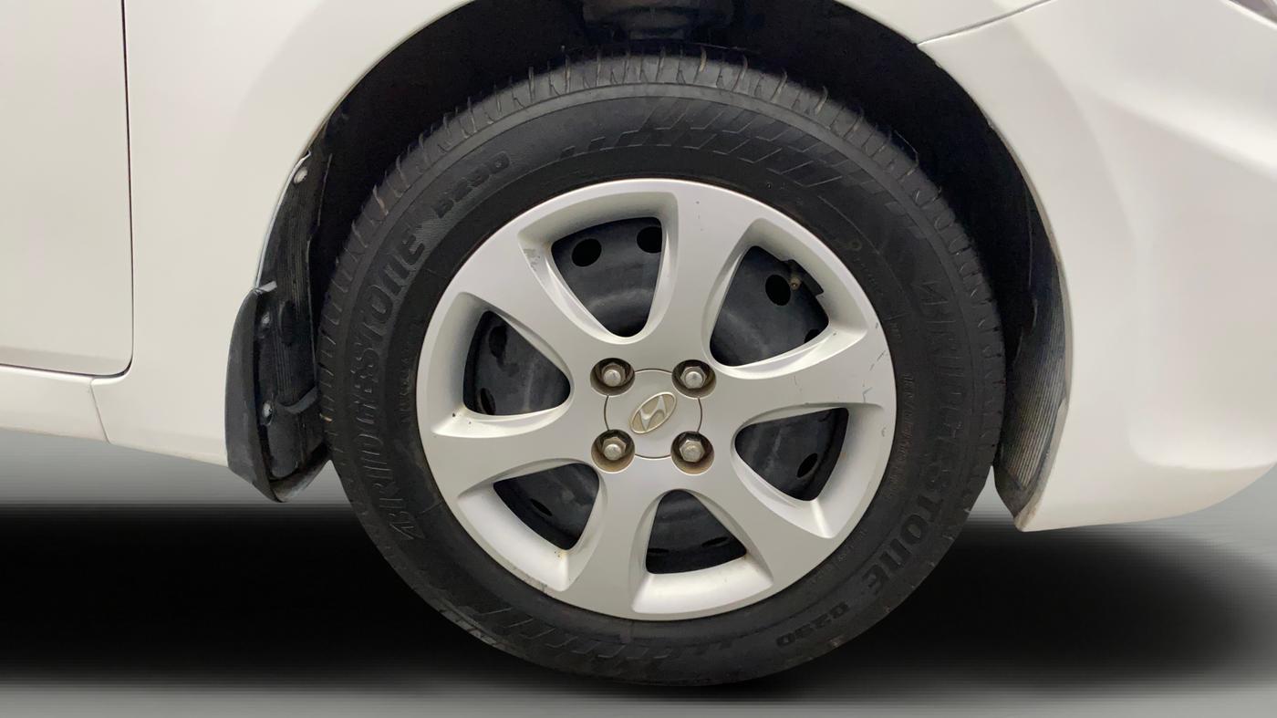 2013 Hyundai Verna FLUIDIC 1.6 VTVT EX, Petrol, Manual, 94,627 km, Right Front Wheel