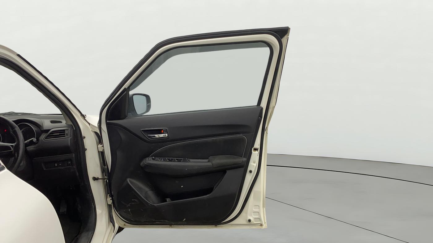 2021 Maruti Swift VXI, Petrol, Manual, 61,151 km, RHS Front Door