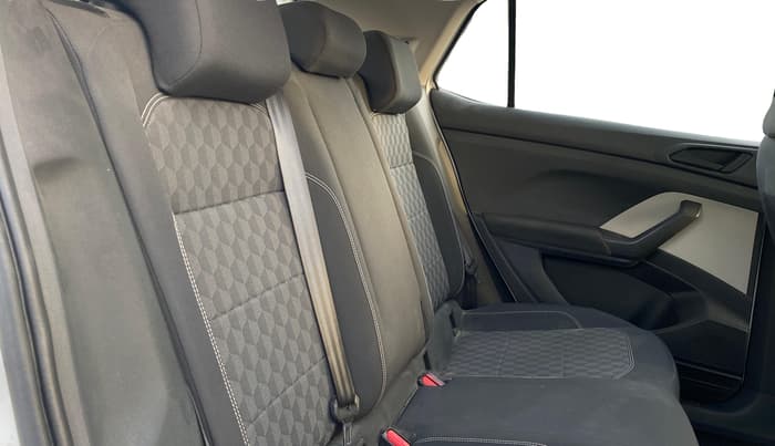 2022 Volkswagen TAIGUN COMFORTLINE 1.0 TSI MT, Petrol, Manual, 43,299 km, Right Side Rear Door Cabin