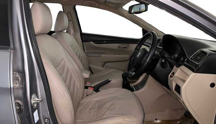 2016 Maruti Ciaz ZXI, Petrol, Manual, 85,653 km, Right Side Front Door Cabin