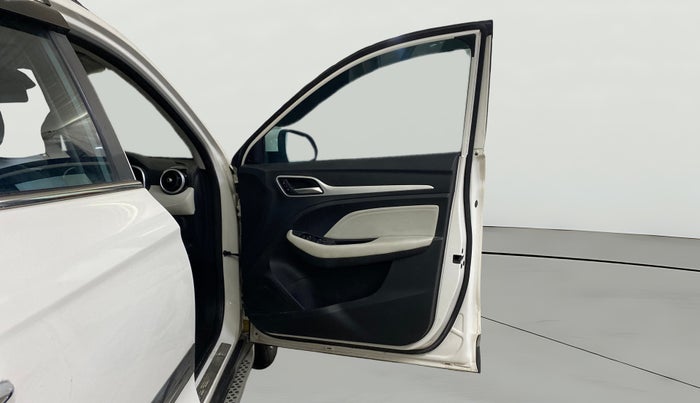 2024 MG ASTOR Select 1.5 CVT (Ivory), Petrol, Automatic, 20,164 km, RHS Front Door