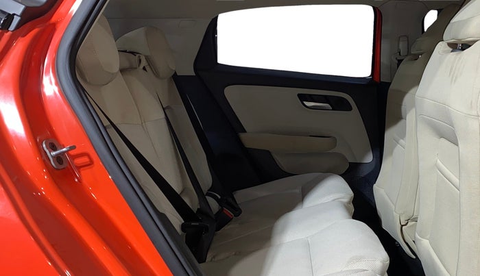 2025 Tata ALTROZ Accomplished Plus S Petrol 6DCT, Petrol, Automatic, 831 km, Right Side Rear Door Cabin