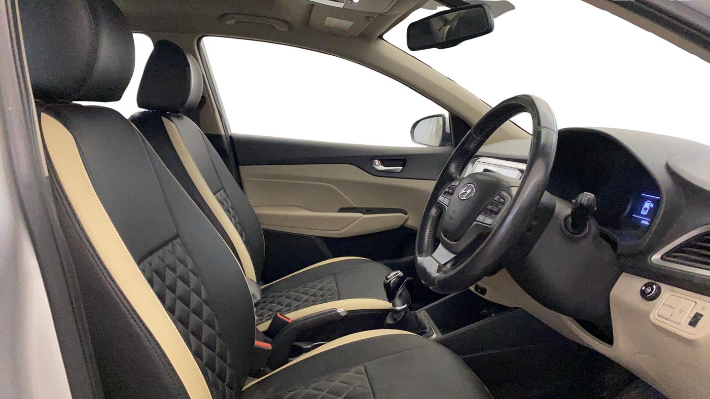 2017 Hyundai Verna 1.6 VTVT SX O, CNG, Manual, 63,998 km, Right Side Front Door Cabin