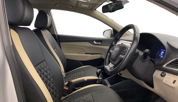 2017 Hyundai Verna 1.6 VTVT SX O, CNG, Manual, 63,998 km, Right Side Front Door Cabin