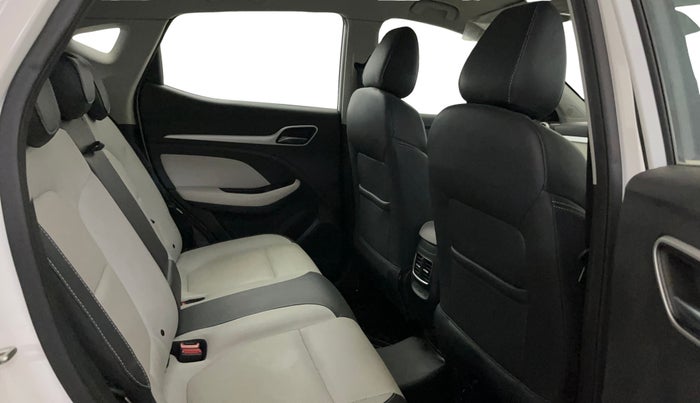 2022 MG ASTOR SMART 1.5 CVT, Petrol, Automatic, 13,062 km, Right Side Rear Door Cabin