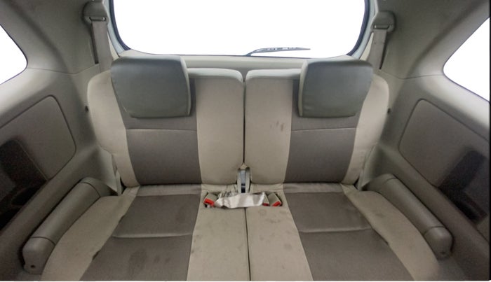 2014 Toyota Innova 2.5 GX 8 STR, Diesel, Manual, 1,07,663 km, Third Seat Row ( optional )