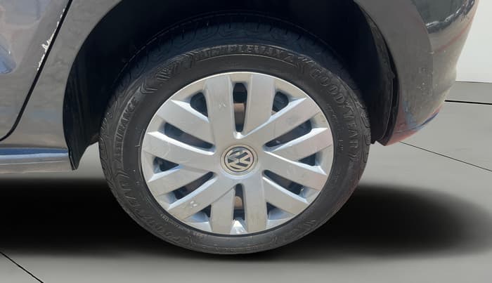 2014 Volkswagen Polo COMFORTLINE 1.2L, Diesel, Manual, 1,04,375 km, Left Rear Wheel