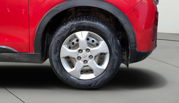 2020 Mahindra XUV300 W6 1.2 PETROL, Petrol, Manual, 33,270 km, Right Front Wheel