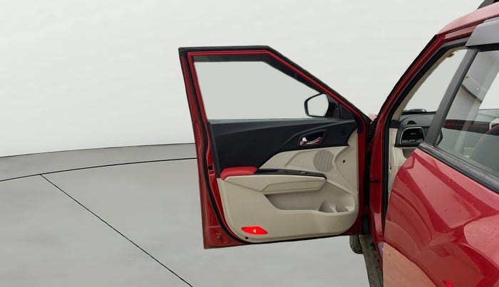 2019 Mahindra XUV300 W8 (O) 1.5 DIESEL AMT, Diesel, Automatic, 64,912 km, LHS Front Door