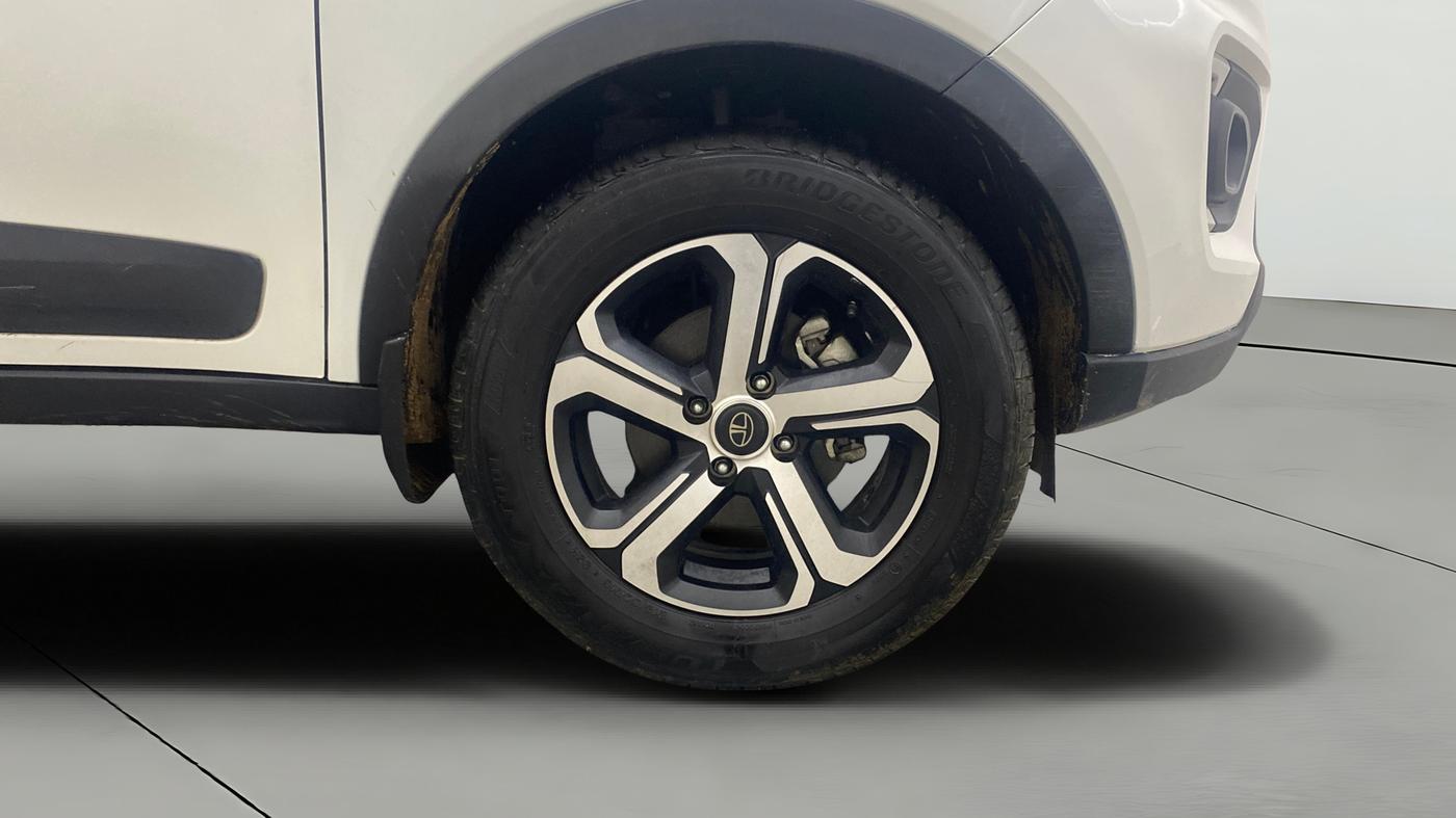 2023 Tata NEXON XZ PLUS PETROL SUNROOF, Petrol, Manual, 17,835 km, Right Front Wheel