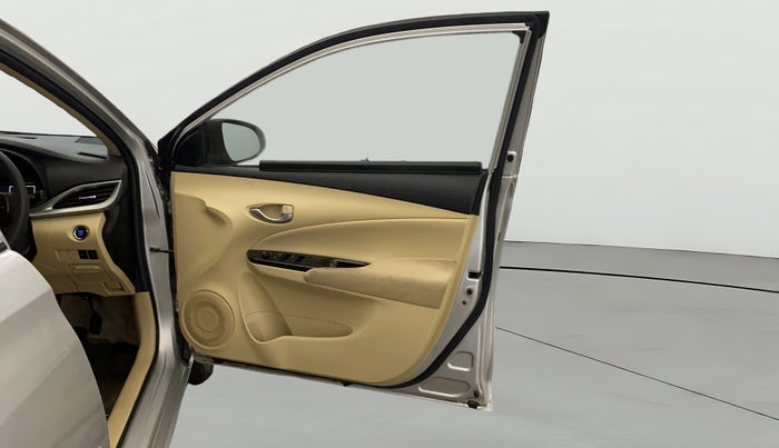 2020 Toyota YARIS G MT, Petrol, Manual, 70,513 km, RHS Front Door