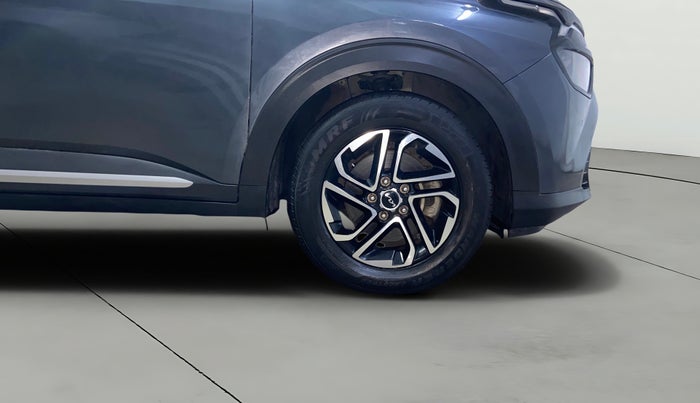 2022 KIA CARENS LUXURY PLUS 1.4 PETROL DCT 7 STR, Petrol, Automatic, 35,201 km, Right Front Wheel