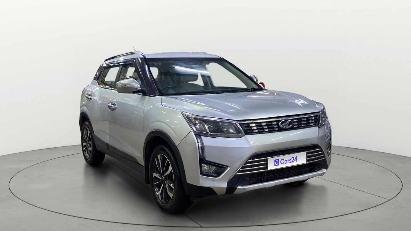 2019 Mahindra XUV300 W8 (O) 1.2 PETROL, Petrol, Manual, 80,379 km, Right Front Diagonal