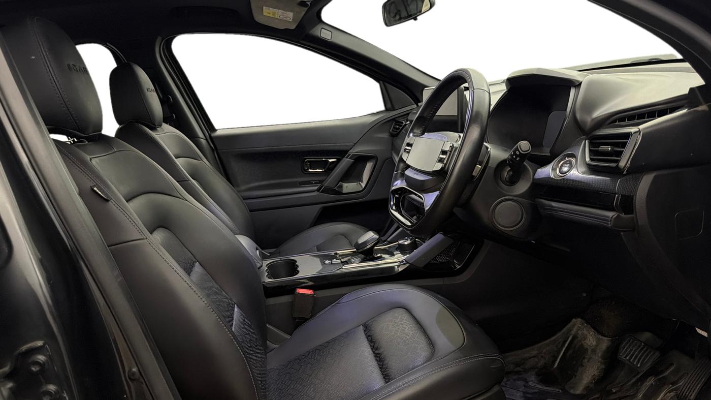 2024 Tata Harrier ADVENTURE PLUS DARK EDITION AT, Diesel, Automatic, 40,732 km, Right Side Front Door Cabin