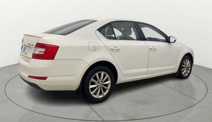 2015 Skoda Octavia STYLE PLUS AT 1.8 TSI, Petrol, Automatic, 1,08,777 km, Right Back Diagonal