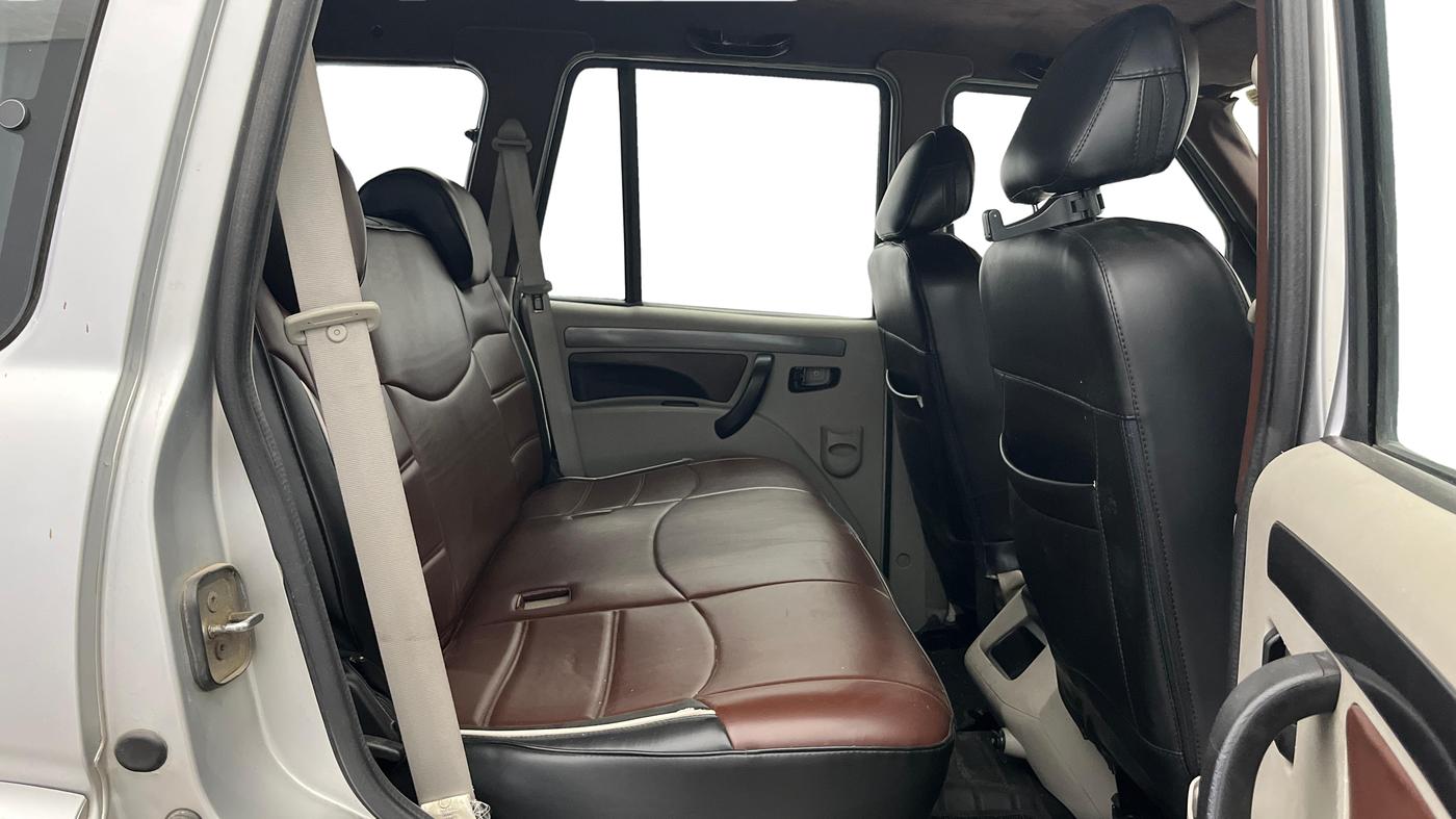 2021 Mahindra Scorpio S5, Diesel, Manual, 91,345 km, Right Side Rear Door Cabin