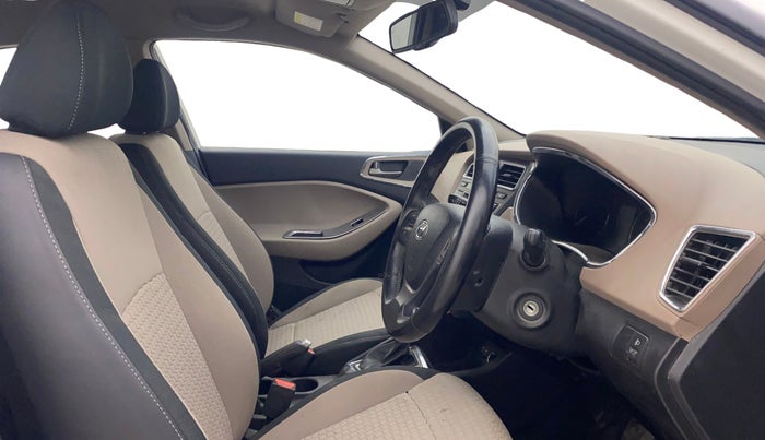 2017 Hyundai Elite i20 MAGNA 1.4 AT, Petrol, Automatic, 33,734 km, Right Side Front Door Cabin