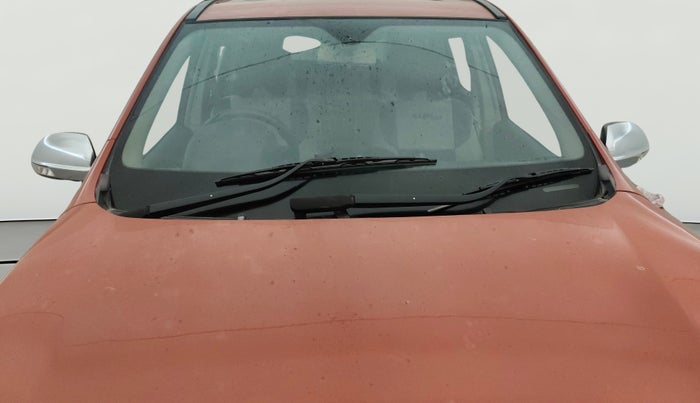 2017 Mahindra XUV500 W9, Diesel, Manual, 1,40,263 km, Front Windshield