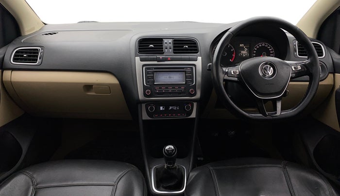 2015 Volkswagen Polo HIGHLINE1.2L, Petrol, Manual, 1,05,657 km, Dashboard