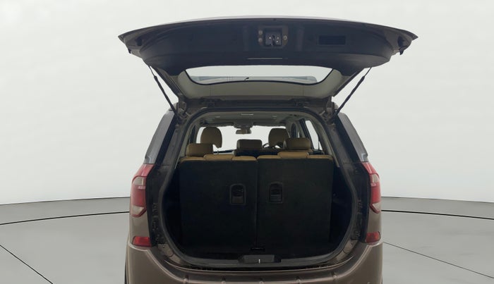 2018 Mahindra XUV500 W11 AT, Diesel, Automatic, 84,090 km, Boot Door Open