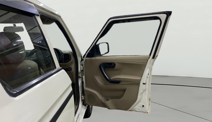 2022 Mahindra BOLERO NEO N 4, Diesel, Manual, 1,03,710 km, RHS Front Door