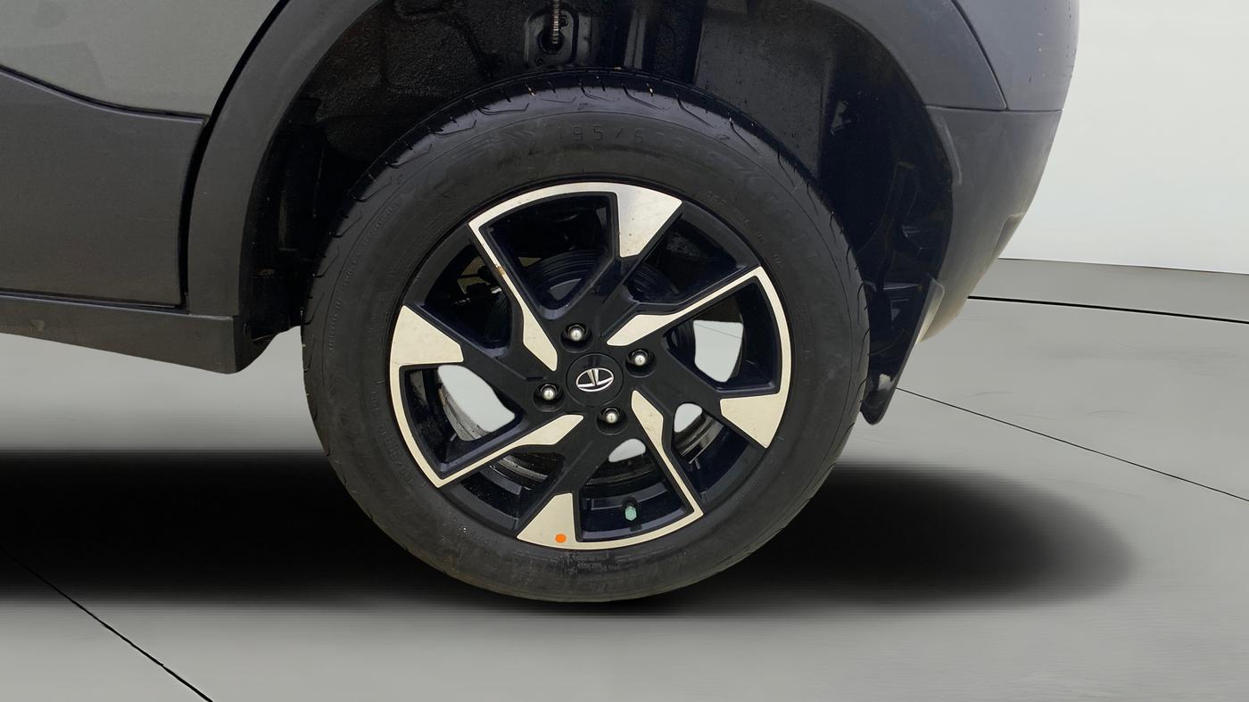 2023 Tata PUNCH ACCOMPLISHED DAZZLE SUNROOF CNG MT, CNG, Manual, 32,960 km, Left Rear Wheel