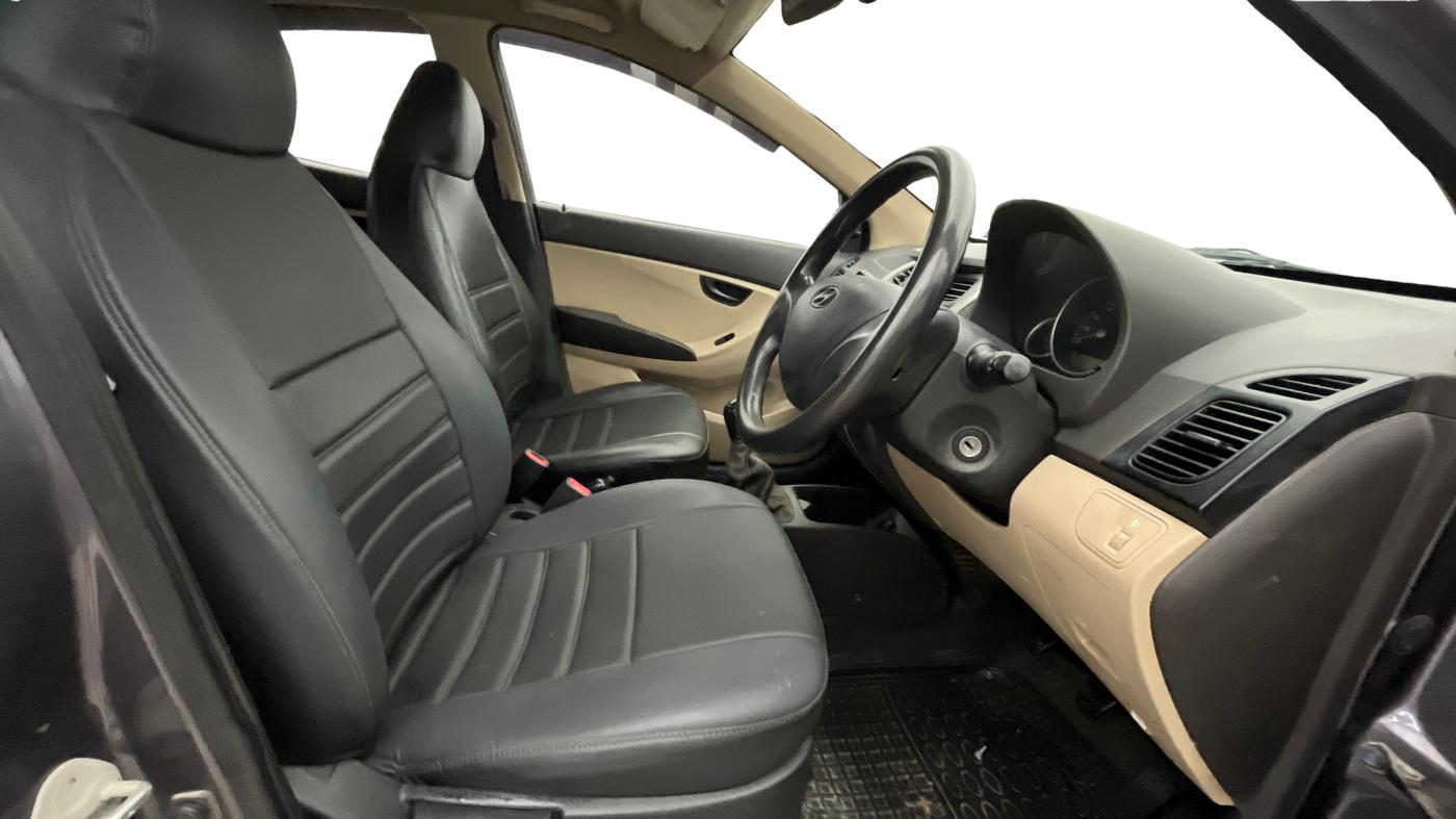 2018 Hyundai Eon MAGNA +, Petrol, Manual, 1,16,115 km, Right Side Front Door Cabin