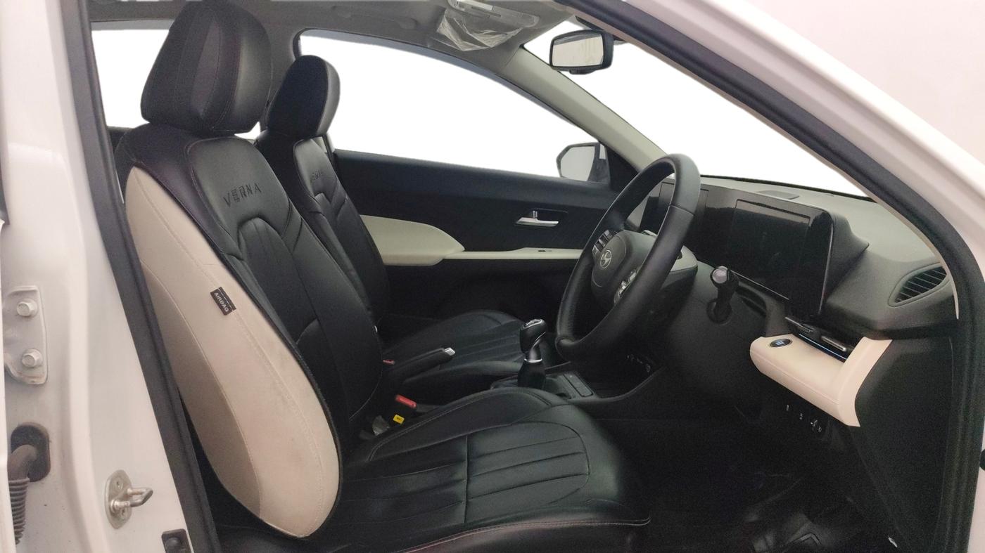2023 Hyundai Verna SX 1.5 l MPI, Petrol, Manual, 37,974 km, Right Side Front Door Cabin