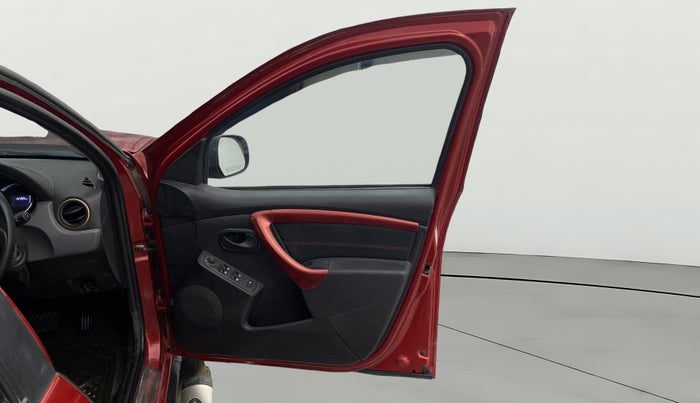 2017 Renault Duster RXS CVT, CNG, Automatic, 15,486 km, RHS Front Door