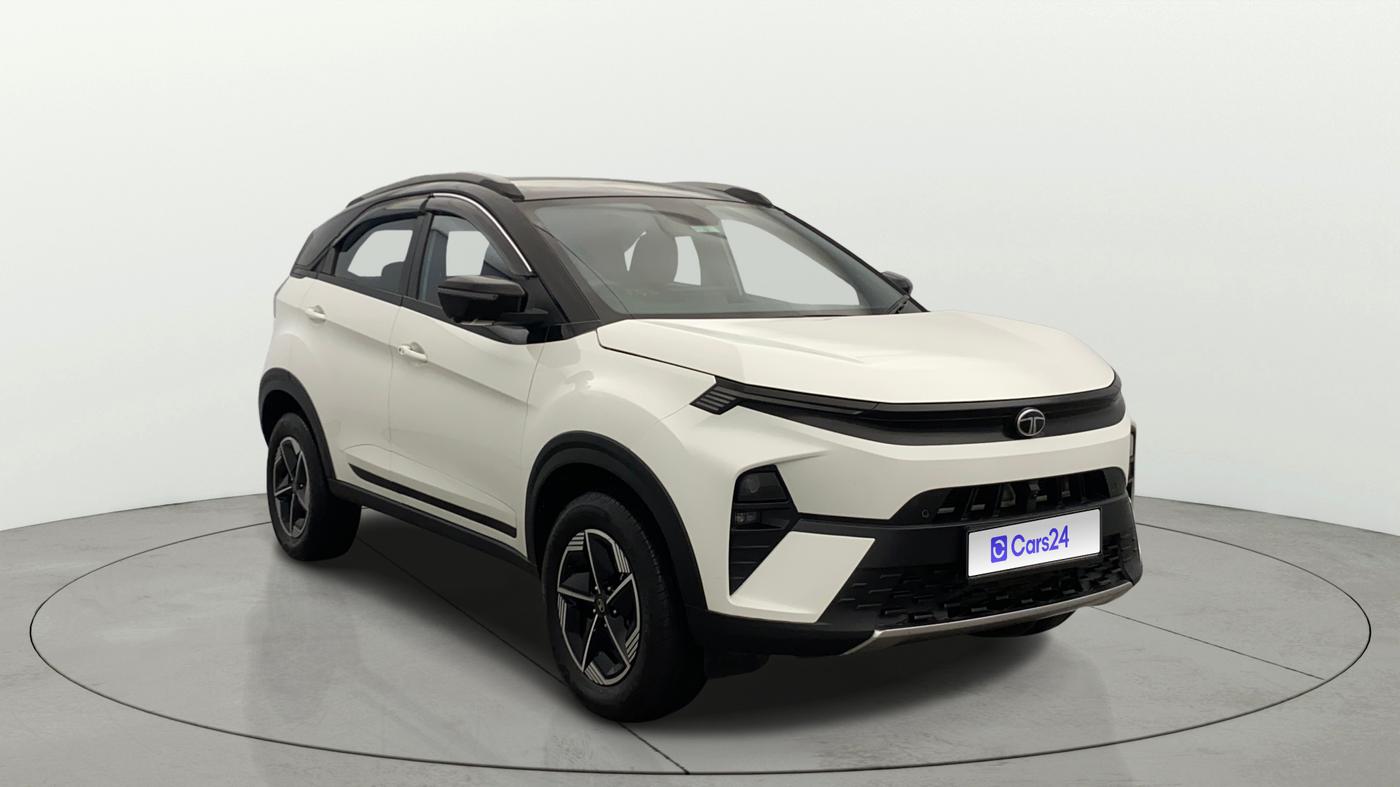 2024 Tata NEXON FEARLESS DUAL TONE 1.2 PETROL, Petrol, Manual, 28,661 km, Right Front Diagonal
